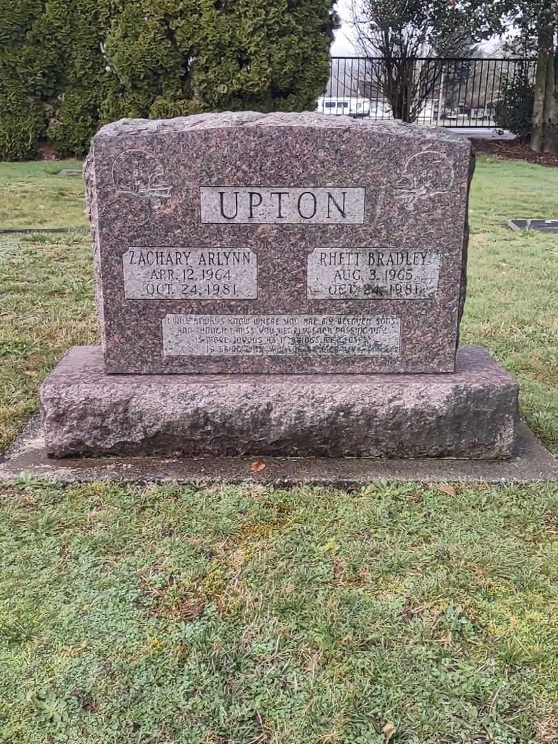 Zachary Arlynn Upton's grave. Photo 1